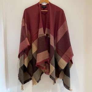 Gorgeous Plaid Buckled Poncho. Super soft. 100% Acrylic.